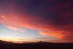 Atemberaubender Sonnenuntergang über der Salar